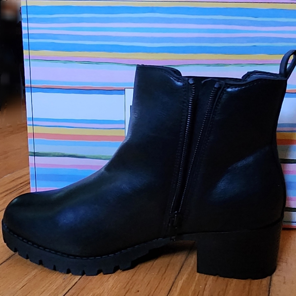 ⬇️PRICE DROP⬇️MIA kids size 6 (women's 7.5) black heeled boots with zipper